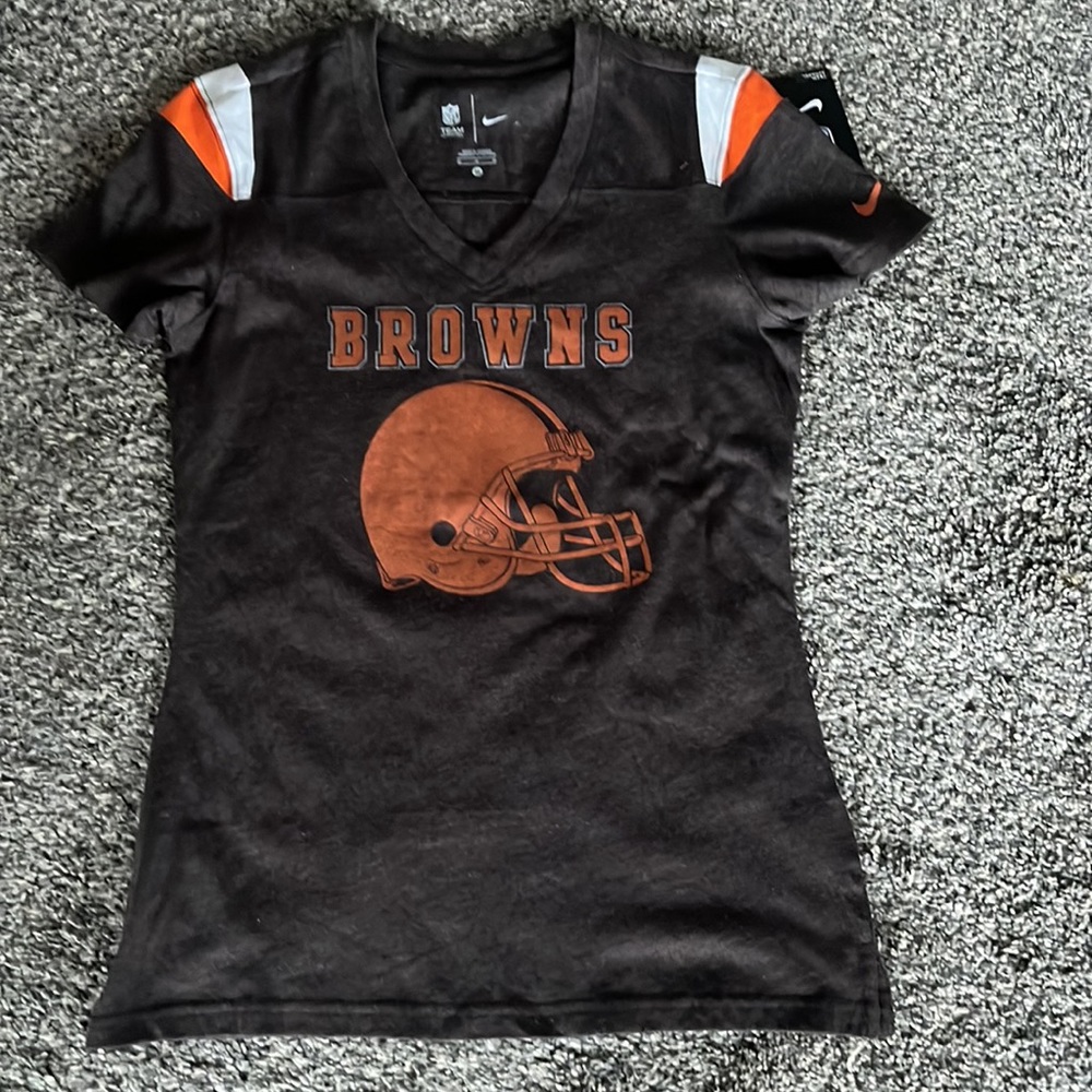 Cleveland Browns Nike Vintage muted tone logo "NFL Women's Fan Top NWT